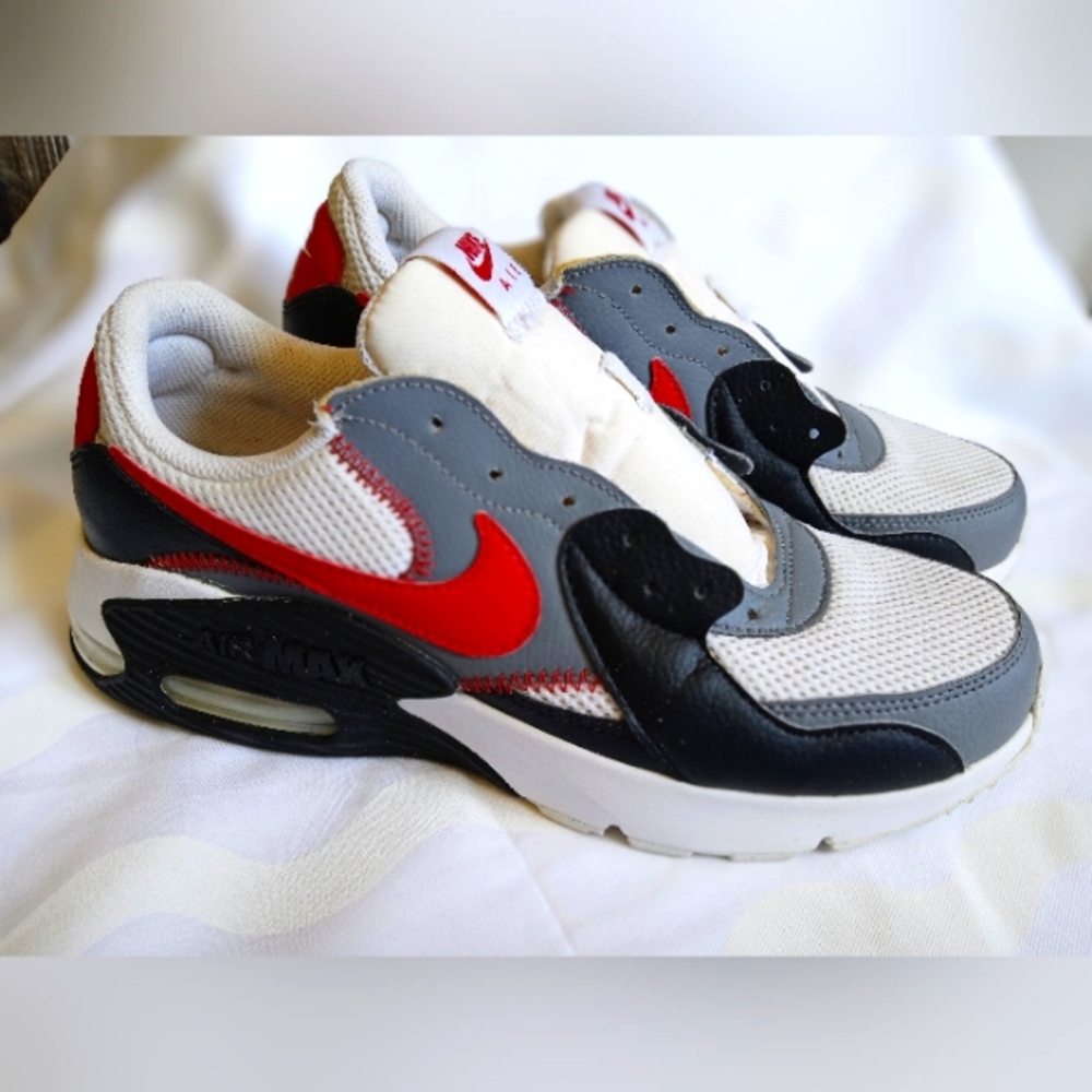 Nike Air men's multicolor sneakers size 9.5